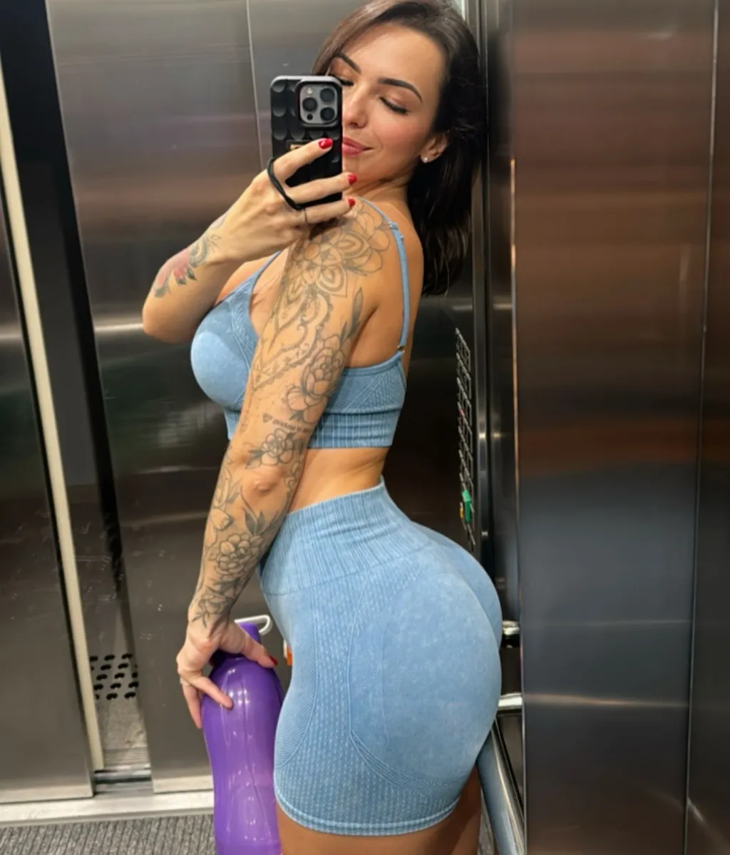 Karol Rosalin, brazil fitneszedző és influenszer, a mesterséges intelligencia szerint tökéletes testtel
