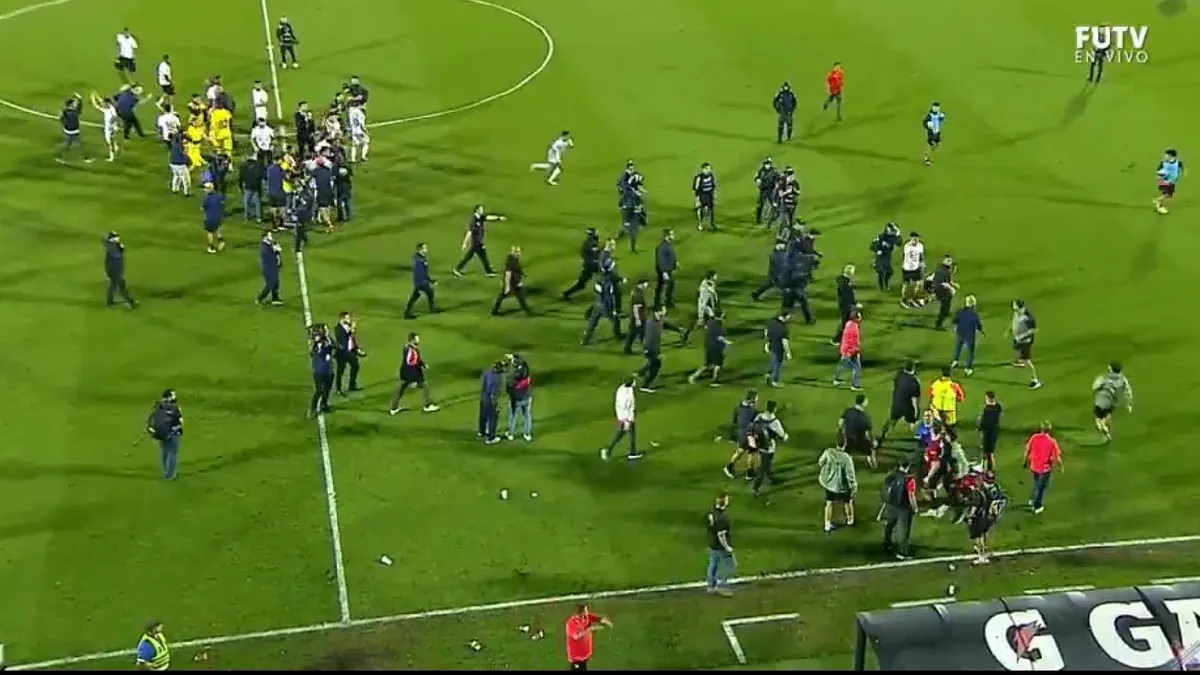 Óriási tömegverekedéssel ért véget a Costa Rica-i focibajnokság - videó