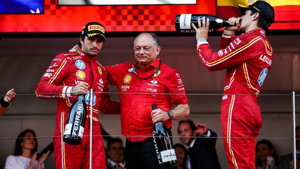 Ferrari, pezsgő, Ferrari Trento, Forma-1, dobogó, Leclerc, Sainz, Vasseur