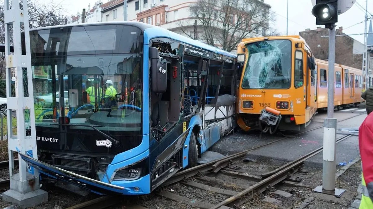 Sokkoló videón a zuglói villamos és busz karambolja: a sofőr kizuhant az ablakon