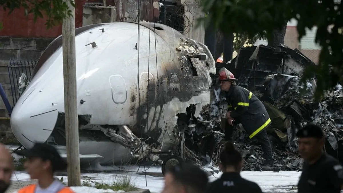 Magánrepülőgép zuhant le Buenos Aires lakónegyedében, két ember meghalt
