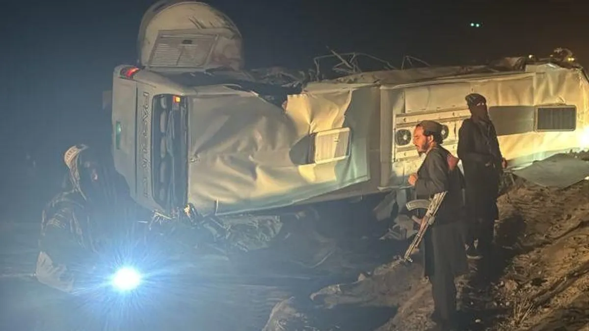 Rengetegen meghaltak, kamion ütközött egy busszal Afganisztánban - fotó