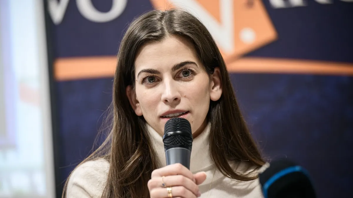 Szentkirályi Alexandra: Fogyatékkal élő társainknak segítenünk kell! - videó
