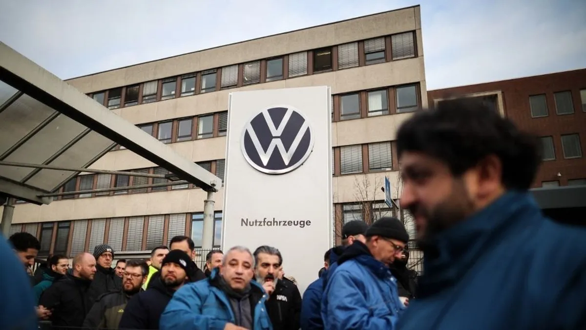 Megint sztrájkolnak a Volkswagen németországi dolgozói