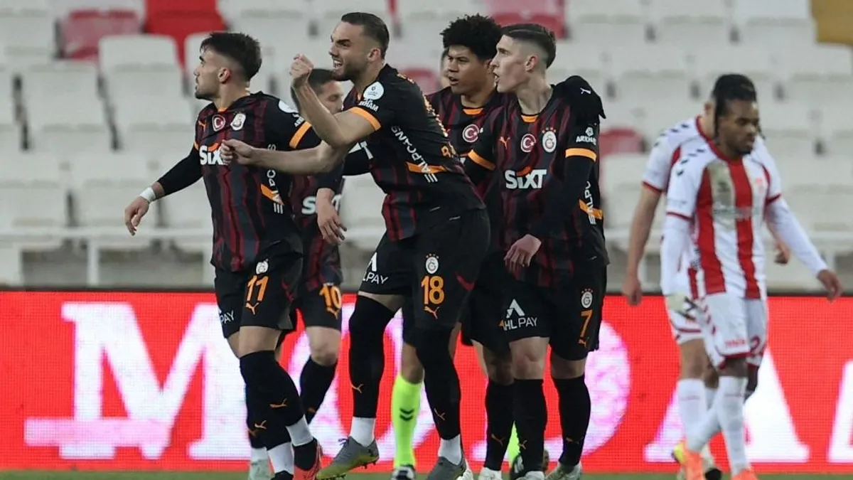 Sallai Roland új poszton szerepelt, tíz emberrel nyert a Galatasaray