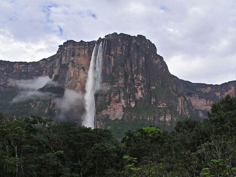 A legmagasabb vízesés a szárazföldön a 979 m magas venezuelai Angel