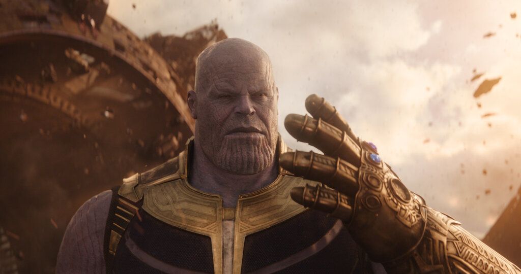 2018 - Avengers: Infinity War - Movie Set. Thanos nspas. new years eve. szilveszter
