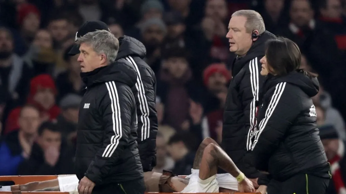 Hordágyon vitték le a pályáról az Arsenal sztárját