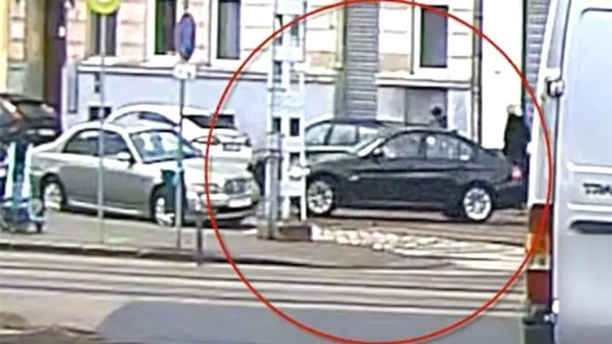 Elindult a BMW-s a benzinkútról, tíz másodperc múlva rommá tört egy Fordot Budapesten - videó