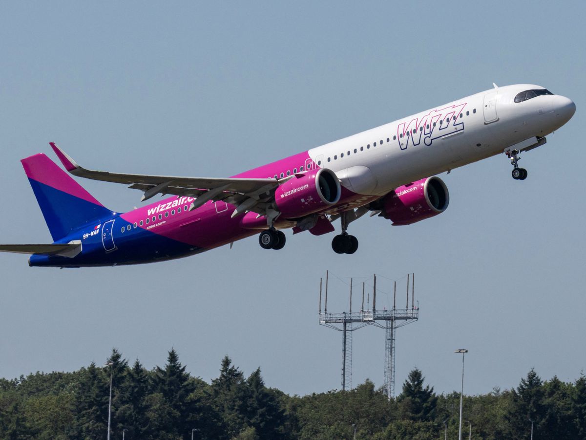 WizzAir Airbus A321neo Departing From Eindhoven Airport