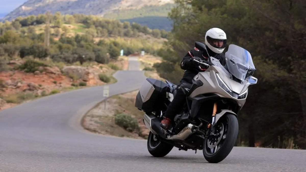 A kivételt erősítő szabály - Honda NT1100 menetpróba (top5)