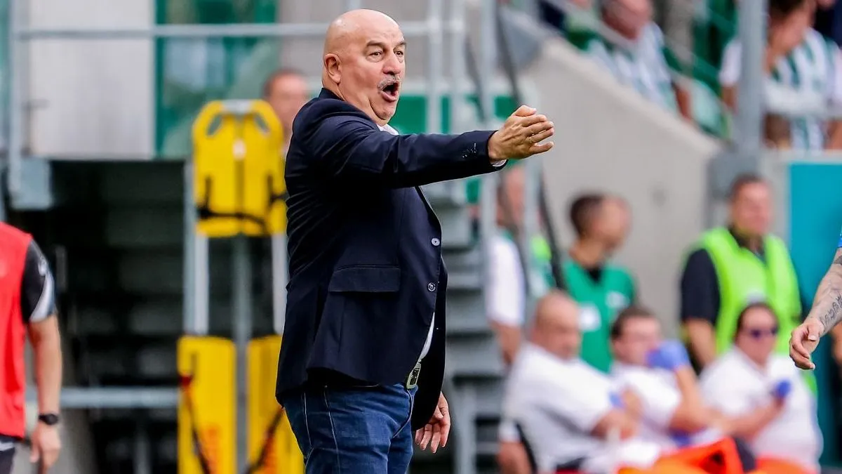 Kigúnyolt egy újságírót, kirúgták a Fradi korábbi edzőjét
