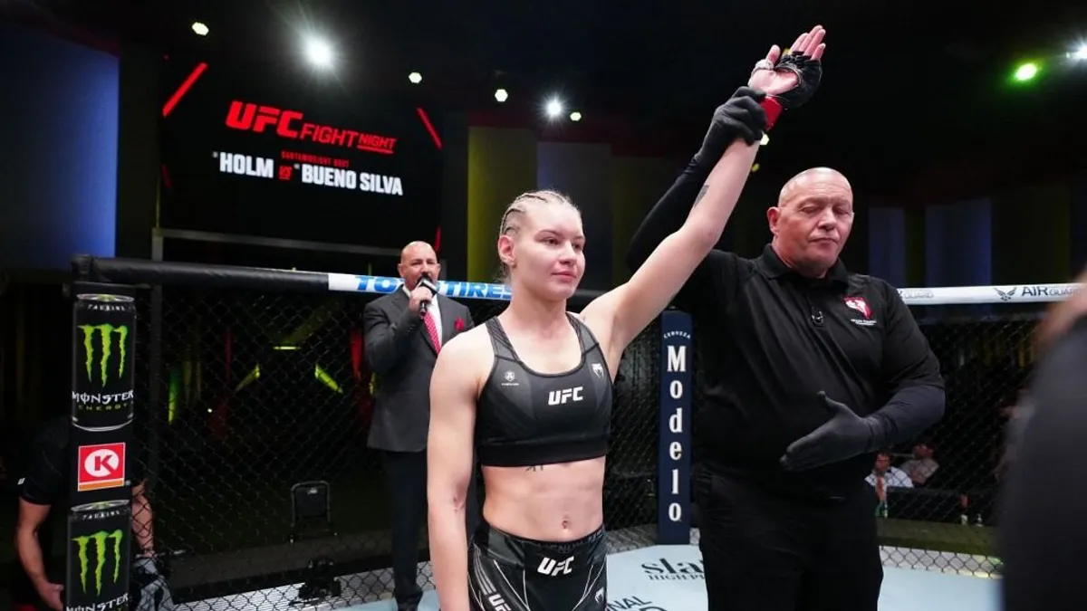 Elnézést kért az UFC harcosa, amiért felpofozta a saját edzőjét - videó