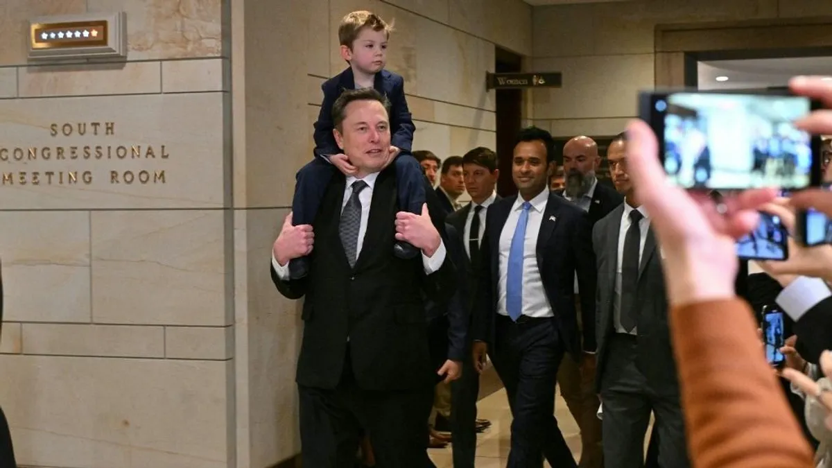 Trump nagygyűlésén szólalt fel Elon Musk, „leglelkesebb támogatójuk” is vele tartott
