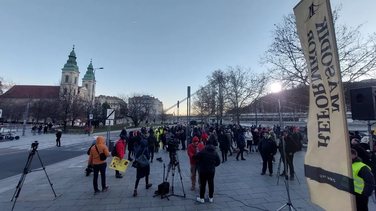 Érdektelenségbe fulladt Vona Gábor tüntetése