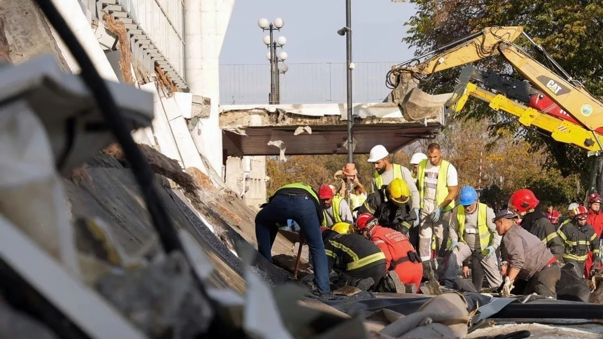 Gyalogos menettel emlékeznek az újvidéki tragédia áldozataira