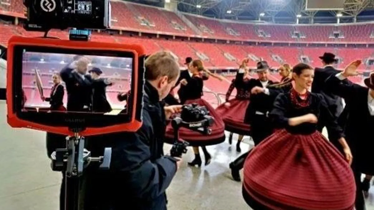 A néptánc és a foci köszöni, kiválóan elvannak egymással és egymásért!