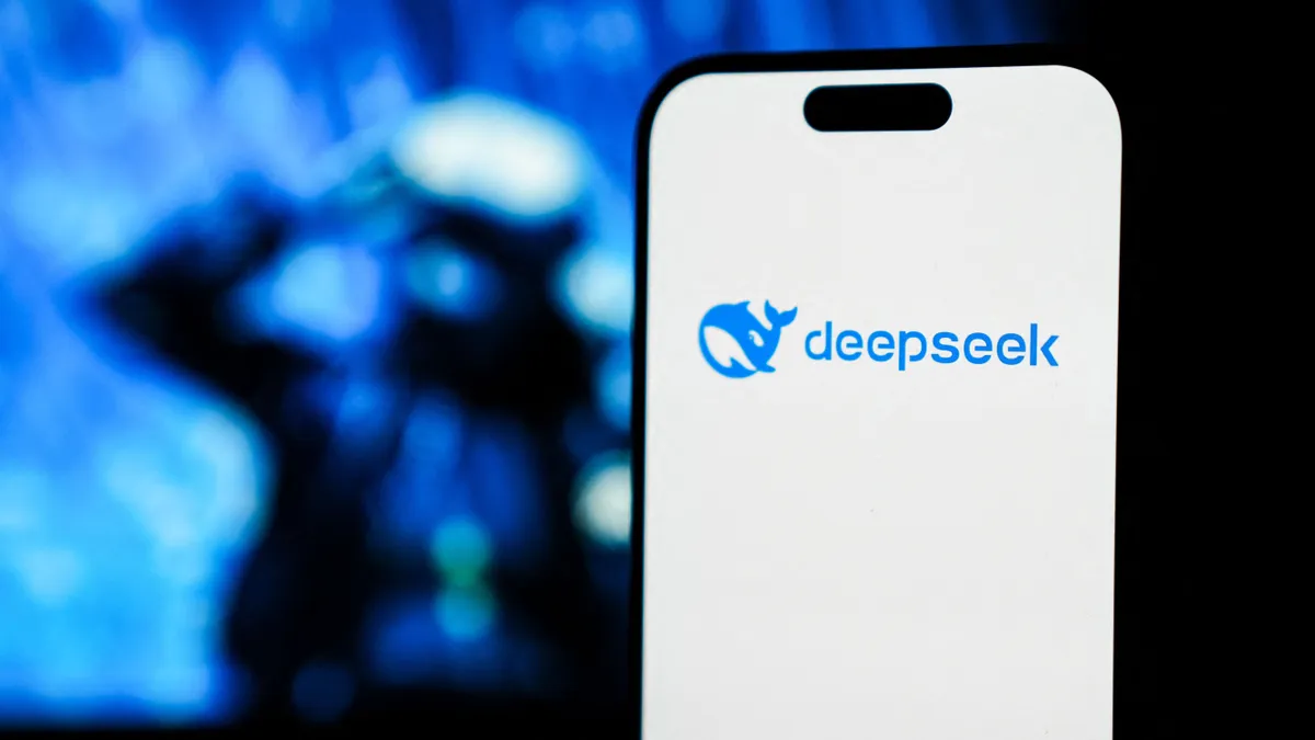Retteg a Microsoft és a Facebook, egy kínai cég fillérekből körözte le őket