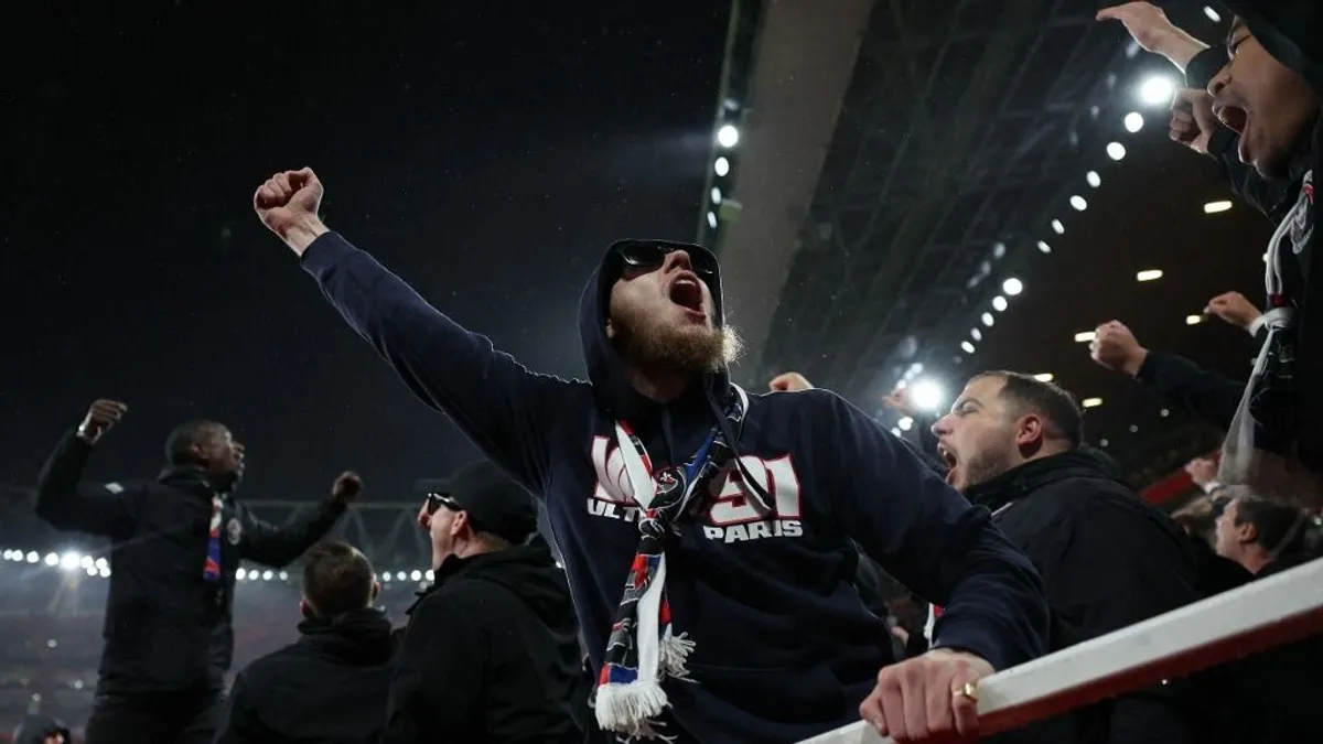 59 párizsi huligánt őrizetbe vettek a Stuttgart elleni sorsdöntő BL-meccs előtt