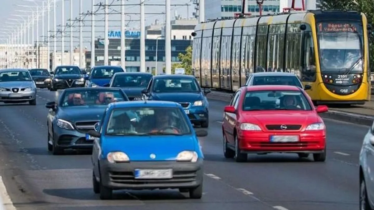 Jelentősen nőtt a dugókban töltött idő a budapesti utakon