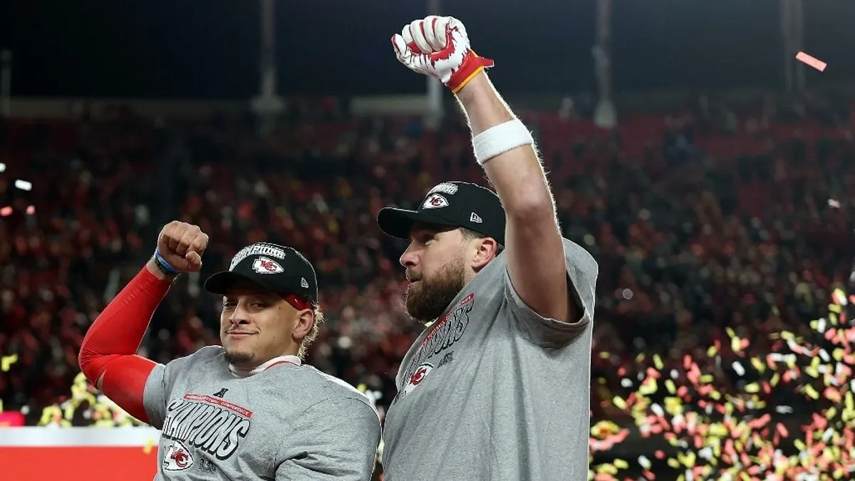 Így varrták meg a Kansas egyedi mezeit a Super Bowlra - videó