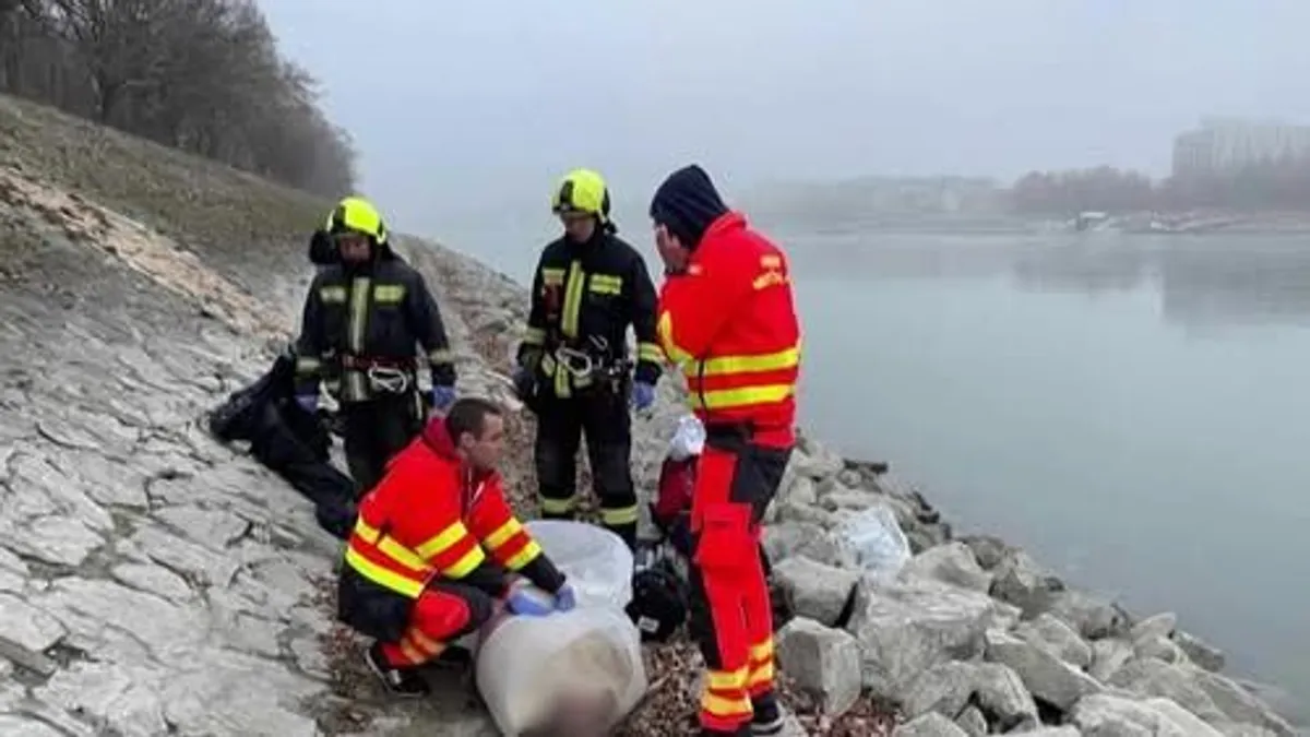 A jéghideg Dunába esett egy férfi a Margit-szigetnél