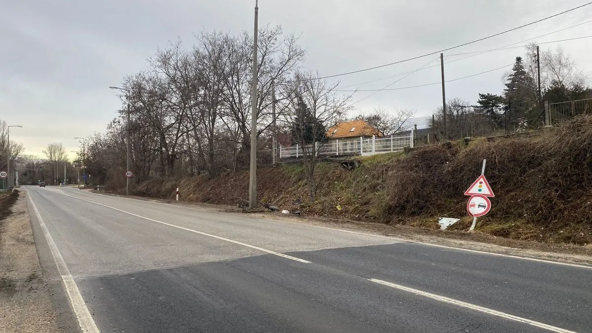 Két autó ütközött Tatabányánál, három ember meghalt