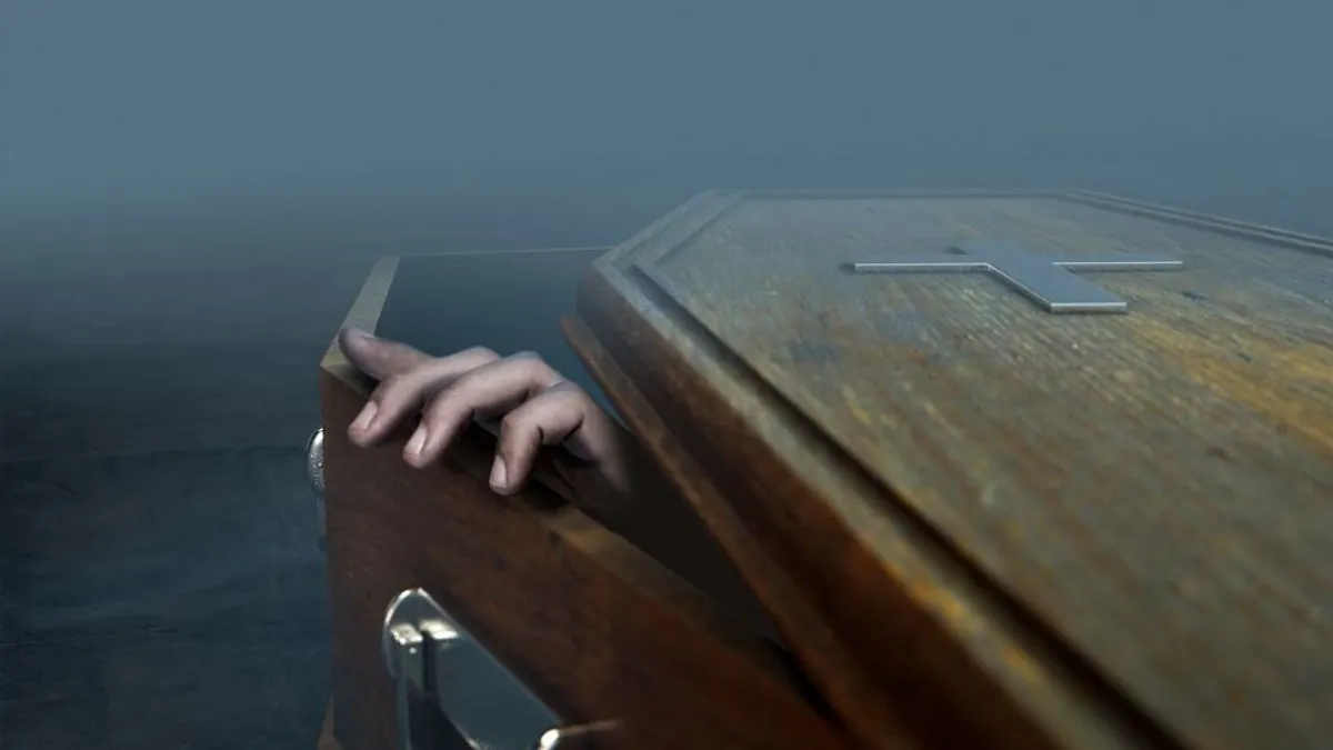 Mint egy horrorfilm: hátborzongató koporsók hevertek az elhagyatott épületben