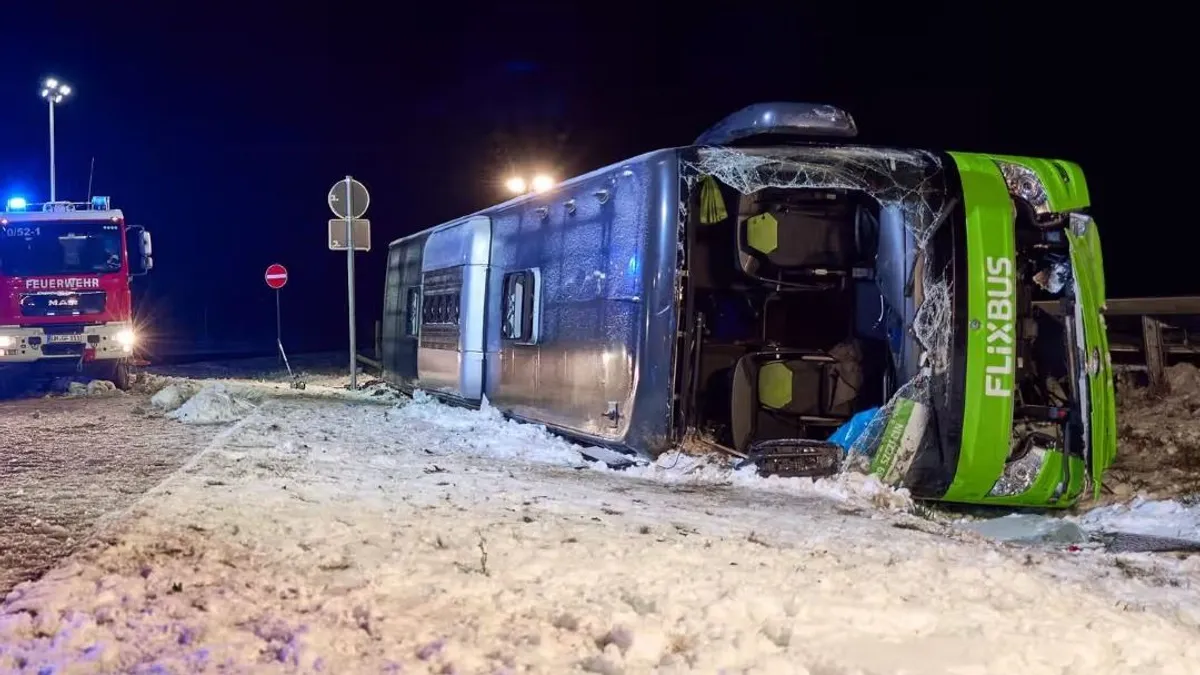 Súlyos buszbaleset történt egy német autópályán, ketten meghaltak