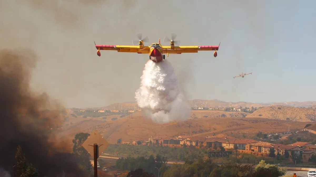 Több ezer embert evakuáltak Los Angeles közelében egy újabb tűz miatt