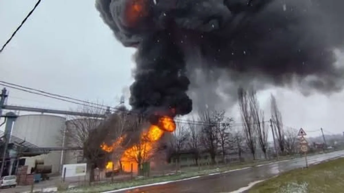 Hatalmas tűz pusztít Hajdúszoboszlón - videó