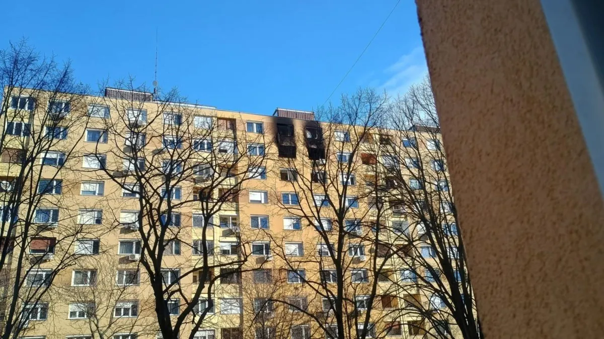 Tűz Angyalföldön, lángol egy kilencedik emeleti lakás - fotó