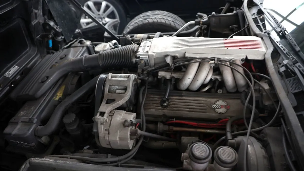 Megvalósult a gyermekkori álom: 1985-ös Corvette került a karácsonyfa alá