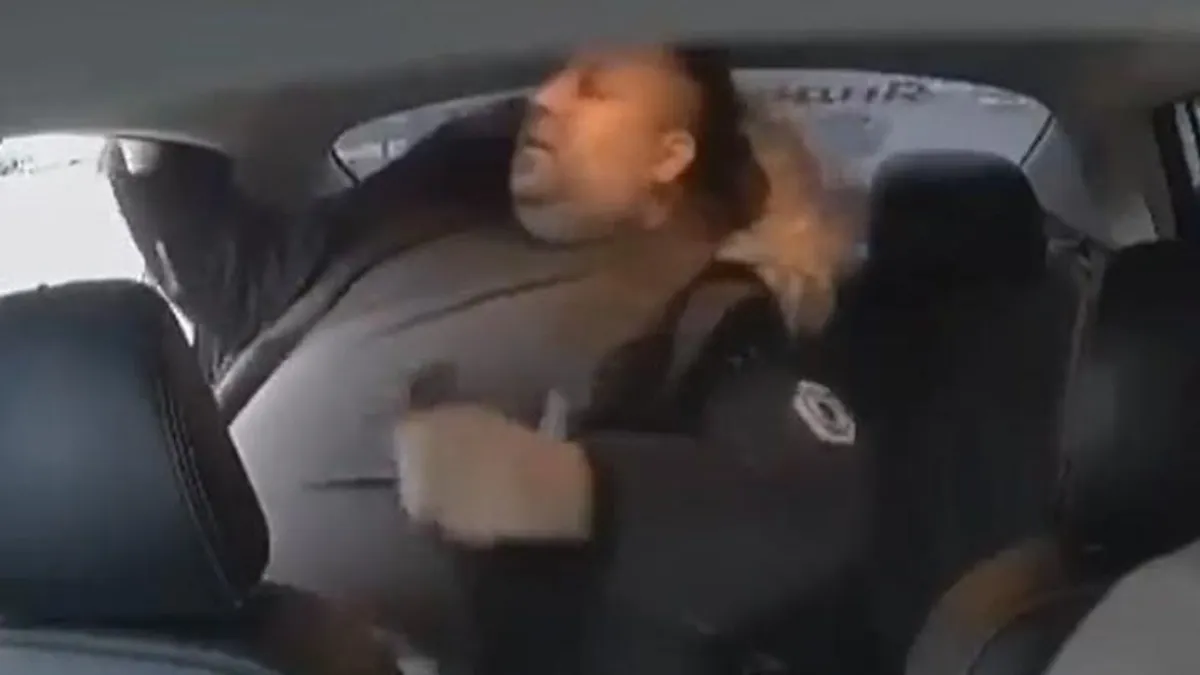 A nagydarab utas megérkezett a célhoz, szörnyen kínos lett, amikor megpróbált kiszállni a taxiból - videó