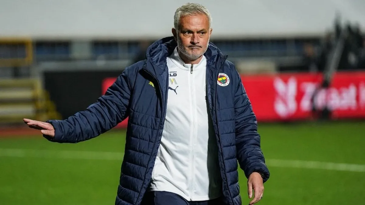 Az ellenfél játékosainak tartott beszédet a pályán Mourinho