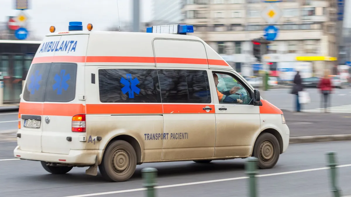 Szirénázó mentőautóval karambolozott egy kezdő sofőr Temesváron