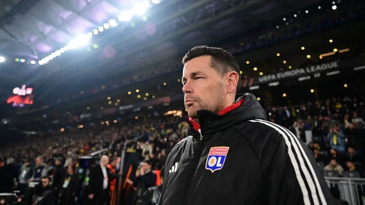 Váratlanul kirúgta edzőjét a francia sztárcsapat