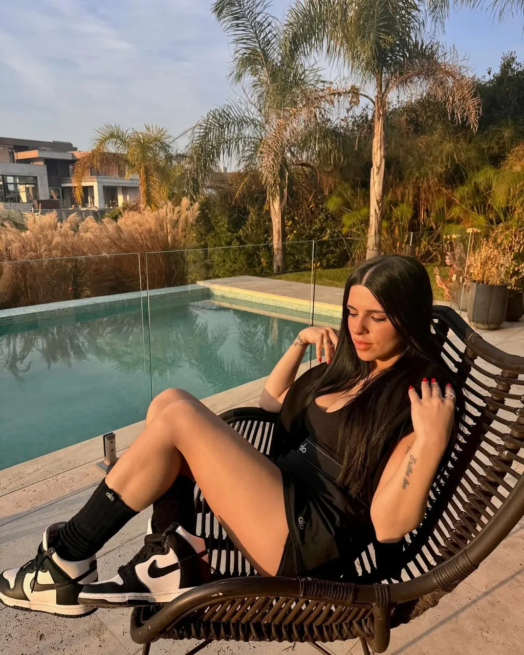 Valentina Cervantes, kebelcsoda