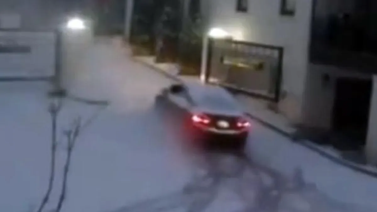 Munkába akart indulni a hóesés után, de hiába próbálkozott, már a kapun se tudott kijutni - videó