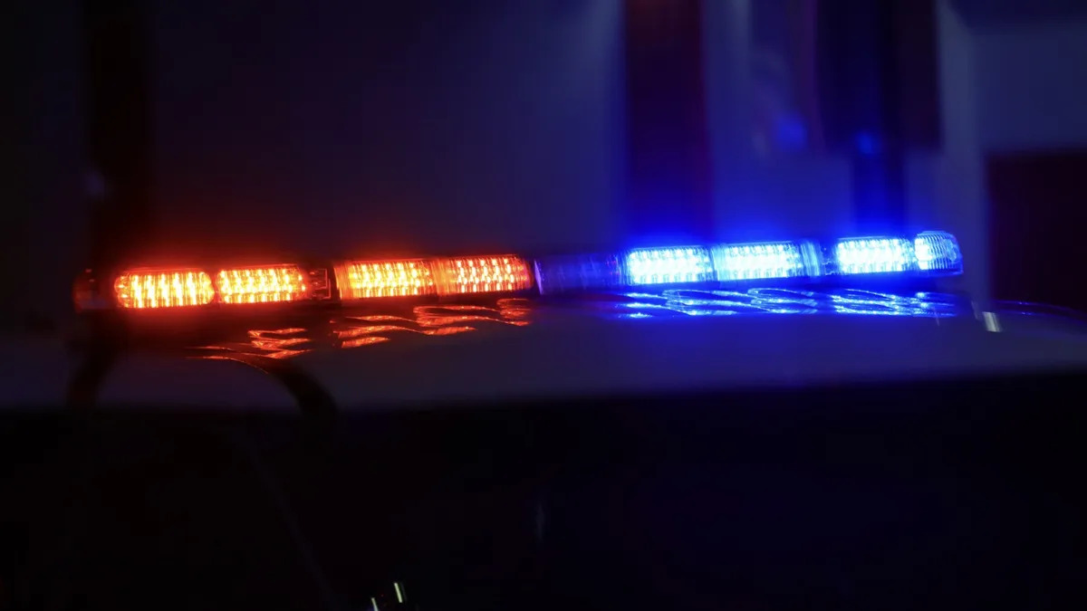 Törött üveget nyomott le barátnője torkán egy férfi
