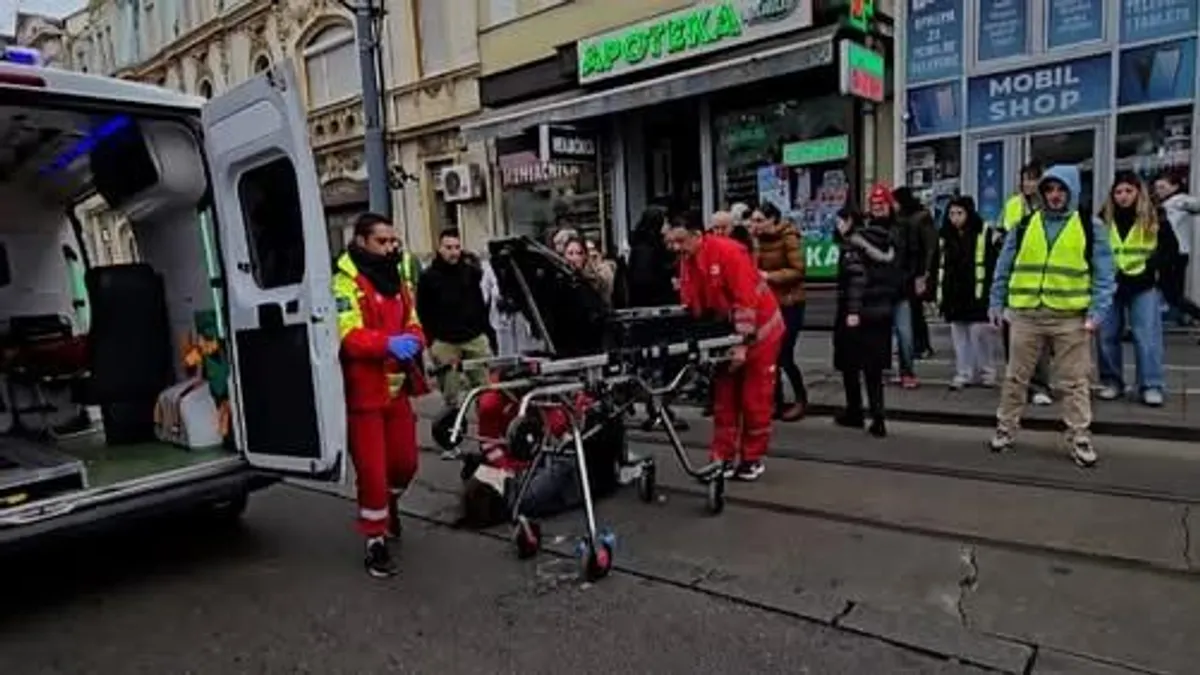 Járdán gázoltak el egy tüntetőt Belgrádban