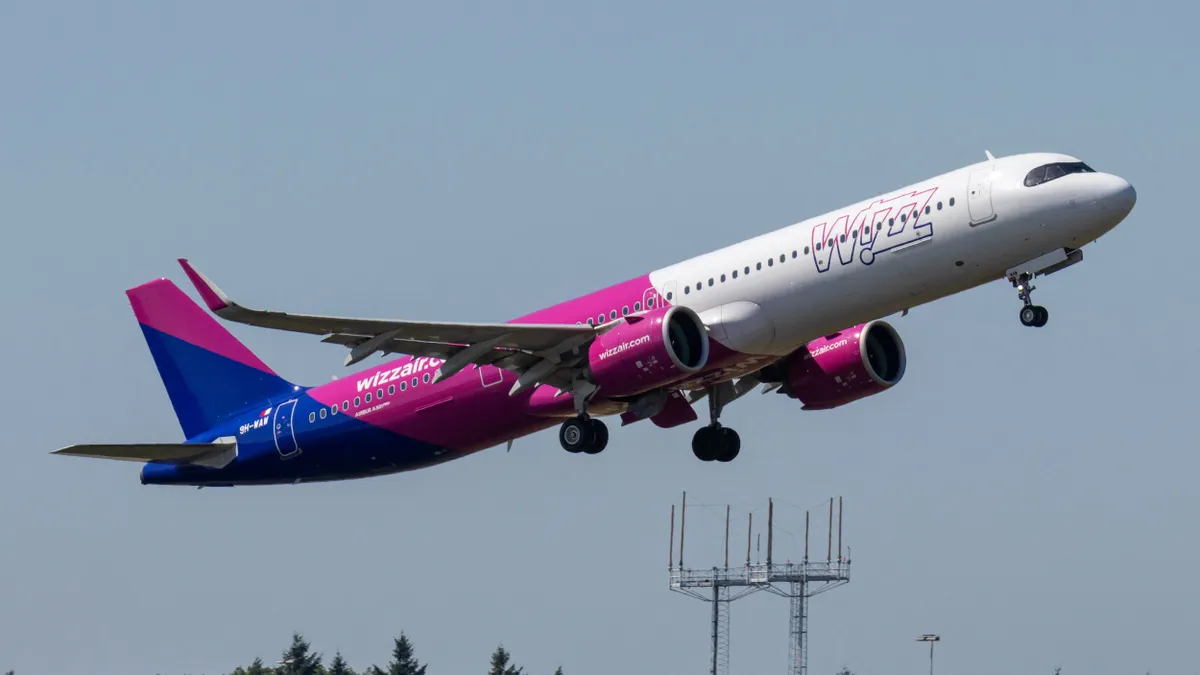 Döntött a GVH: kompenzációt fizet a Wizz Air az utasoknak