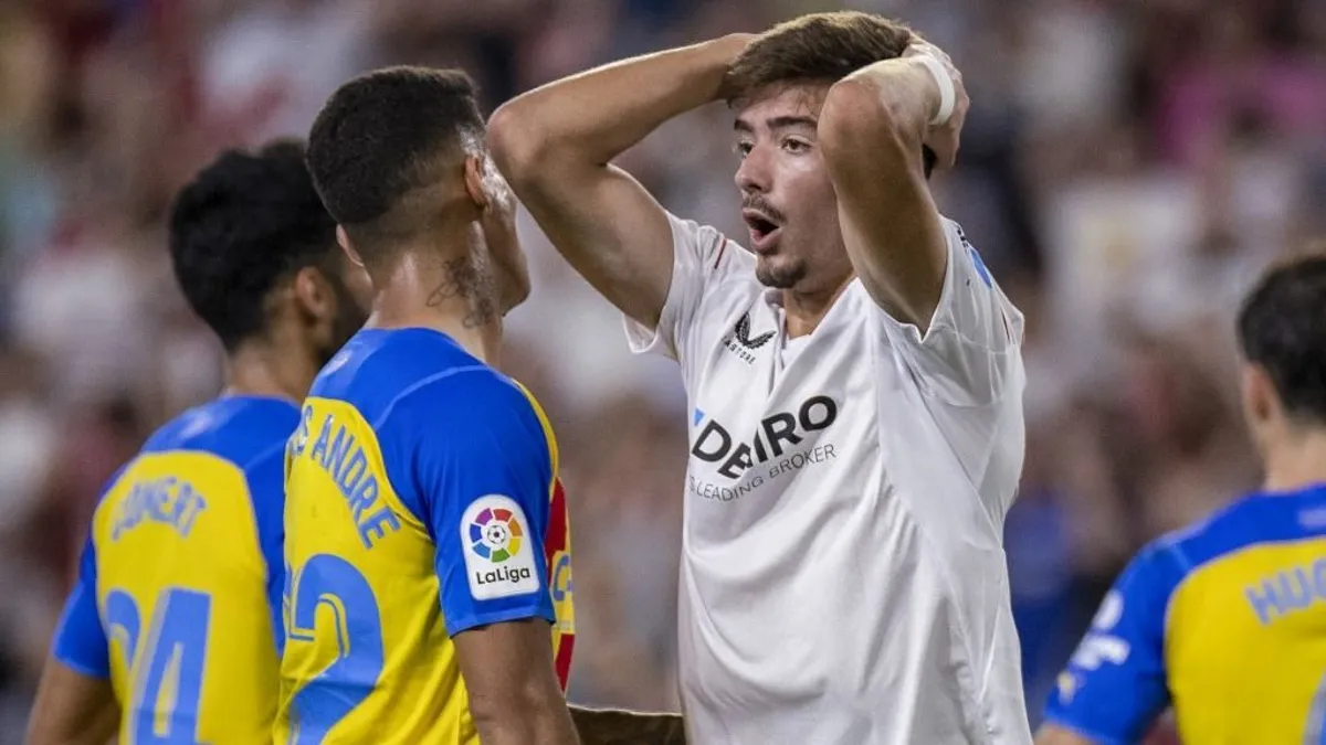 Gyanúsan sok sárga lap miatt letartóztatták a spanyol sztárcsapat focistáját