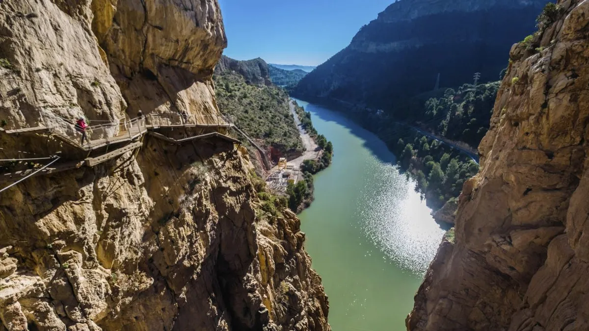 Halálba zuhant egy fiatal turista Malagán