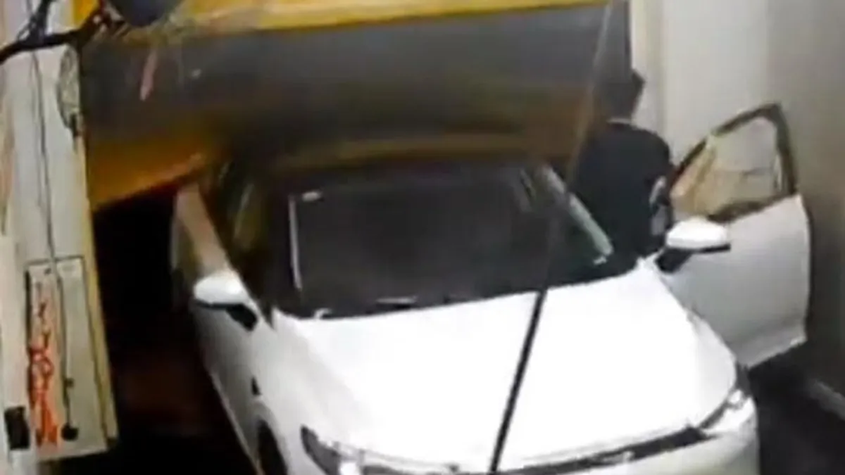 Volt ajtaja, nincs ajtaja - azonnal elintézte a javításra váró autót az ügyetlen szerelő - videó
