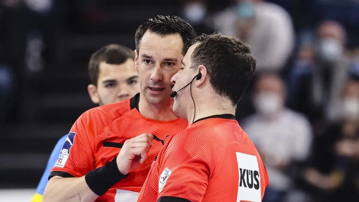 A magyar szövetségi kapitány honfitársai fújnak a kézi-vb negyeddöntőjében