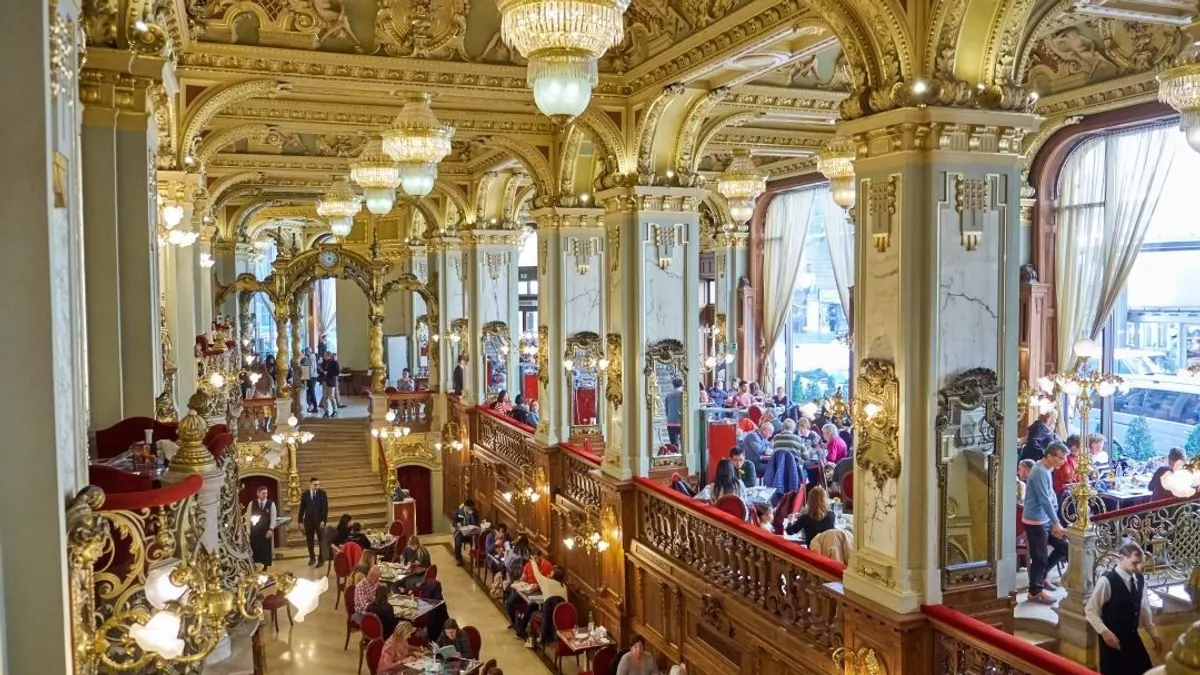 Nagy változás jön a világ legszebb kávéházánál, a New York Cafénál