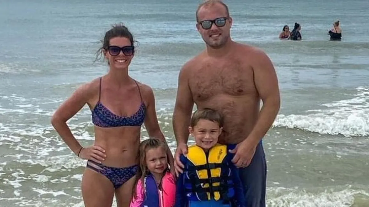 Játék közben szakadt be a homok két kisgyerek alatt egy strandon