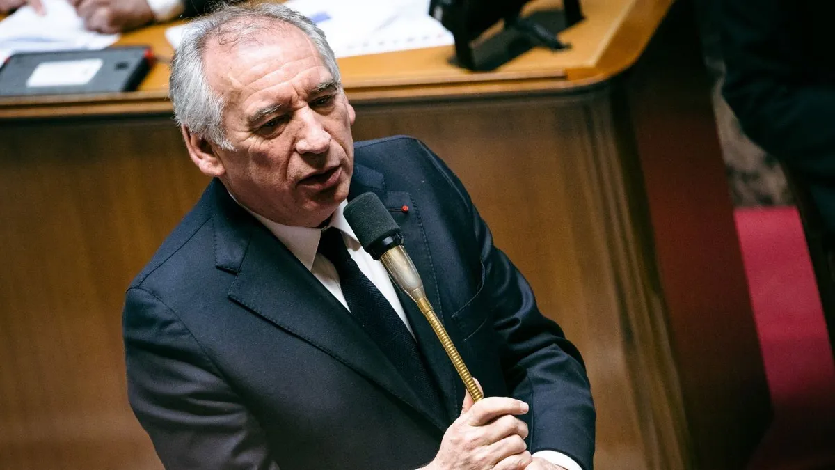 Elbukott az új francia kormány elleni első bizalmatlansági indítvány