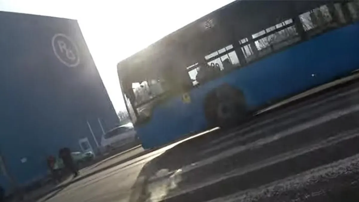 Dudálással mentette meg a biciklist egy buszvezető a Gyömrői úton - videó